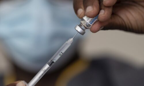 WHO odsuzuje spěch bohatých zemí kvůli posilovacím očkování proti Covid